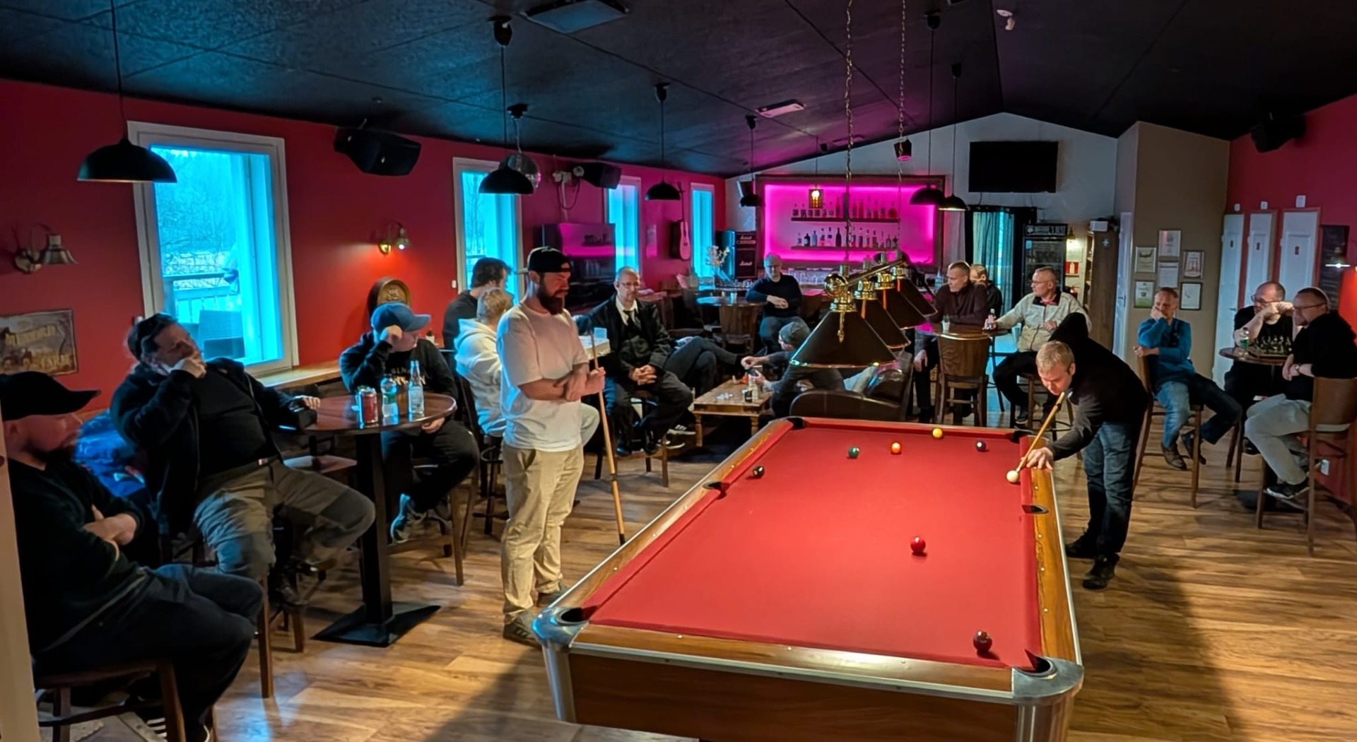 Saunan jälkeen yläkerran baariin pelaamaan bilistä!