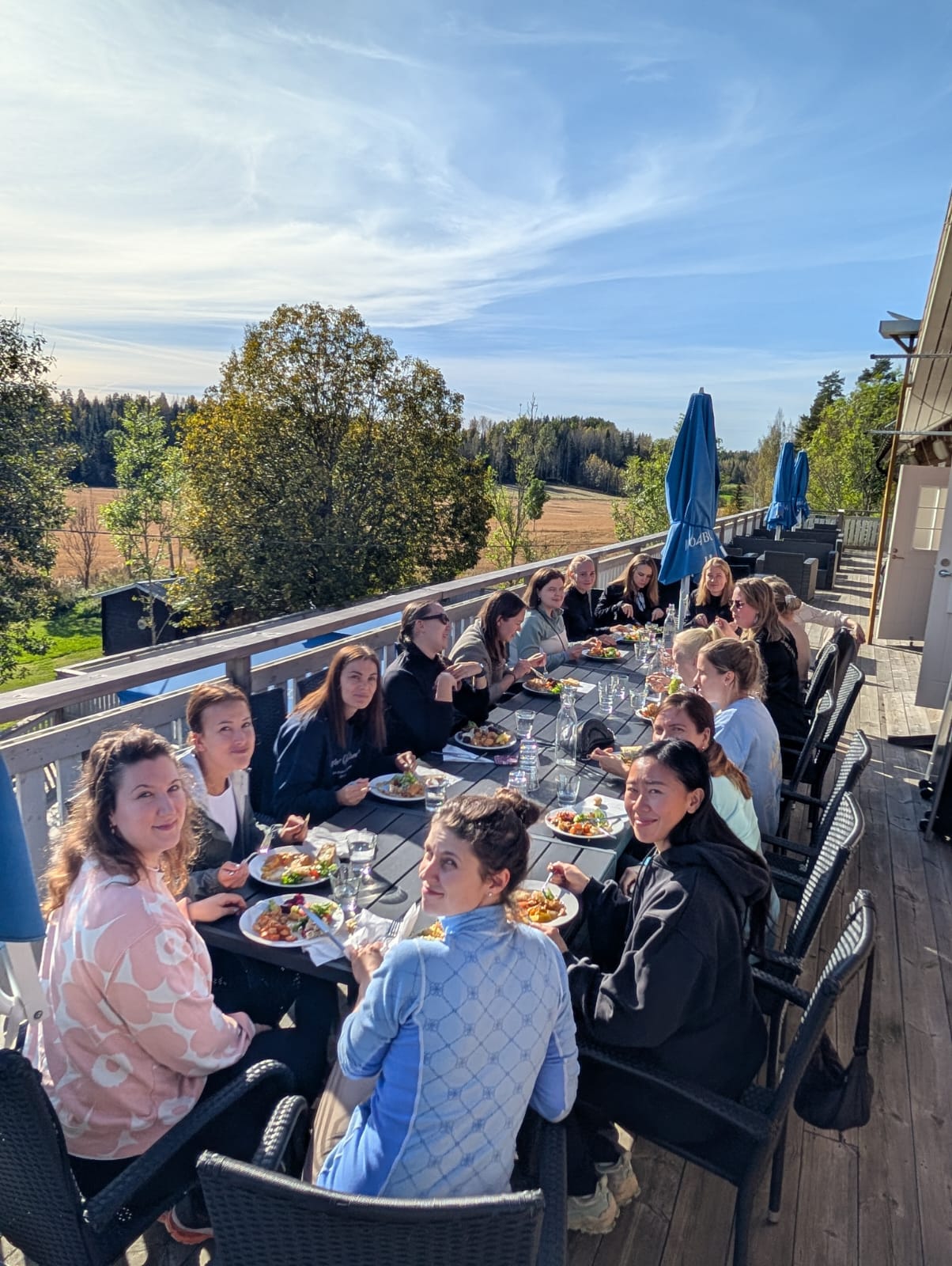 Yläkerrassa on 36m pitkä terassi, joko ennen saunaa tai sen jälkeen
